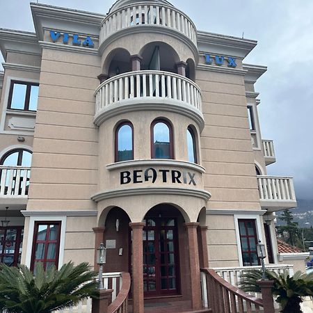 Beatrix Lux Hotel Budva Exterior foto