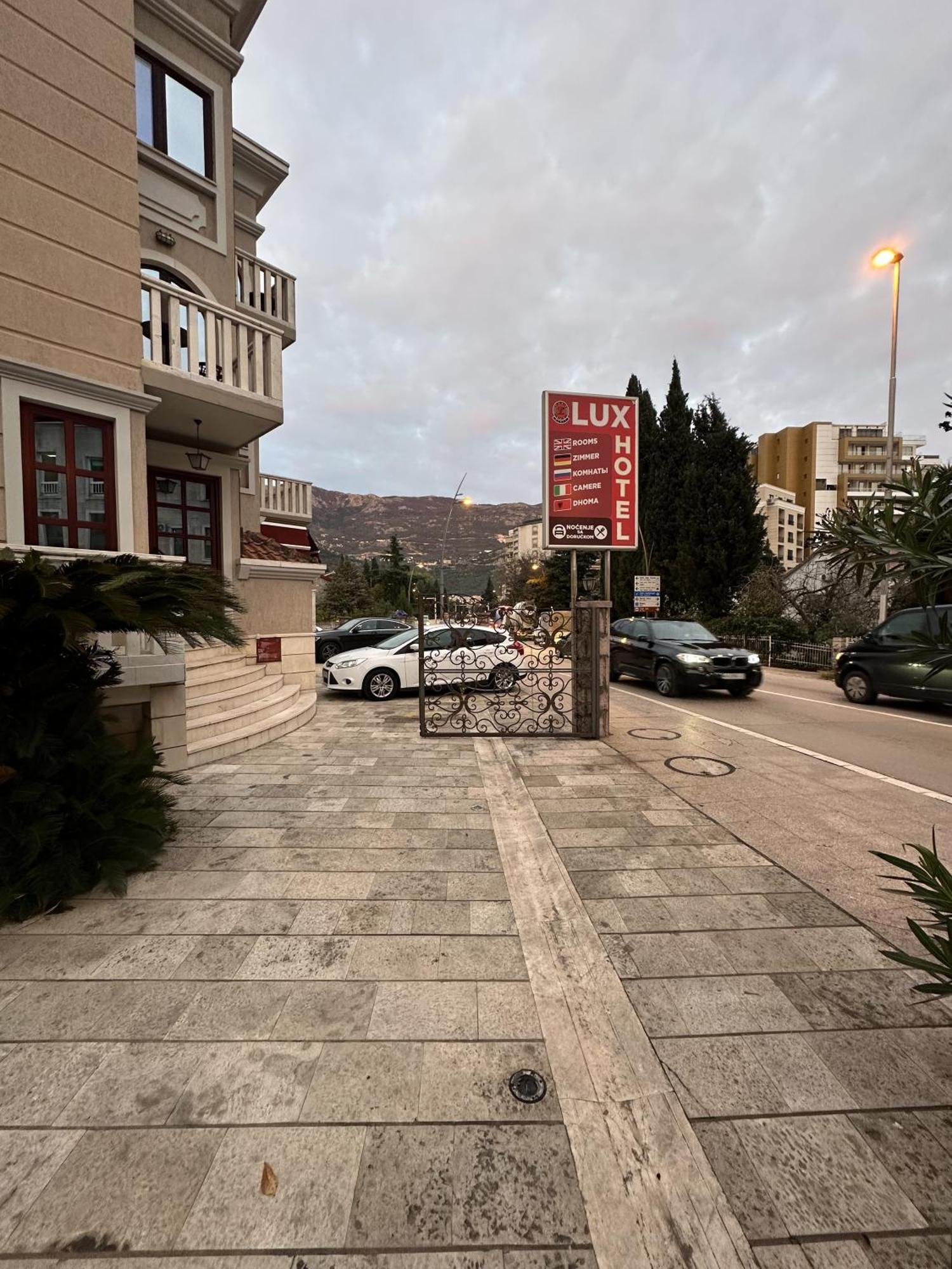 Beatrix Lux Hotel Budva Exterior foto