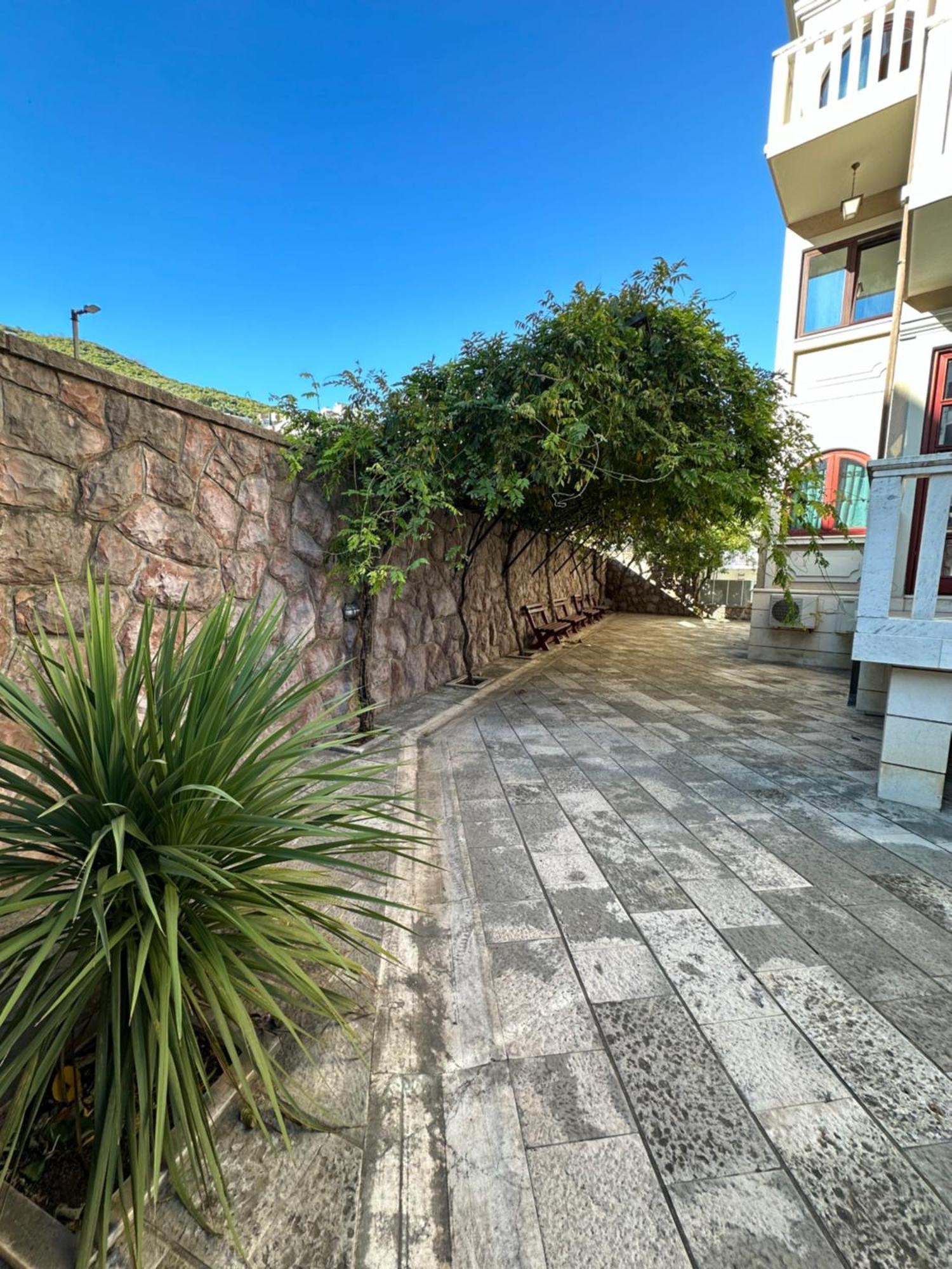 Beatrix Lux Hotel Budva Exterior foto